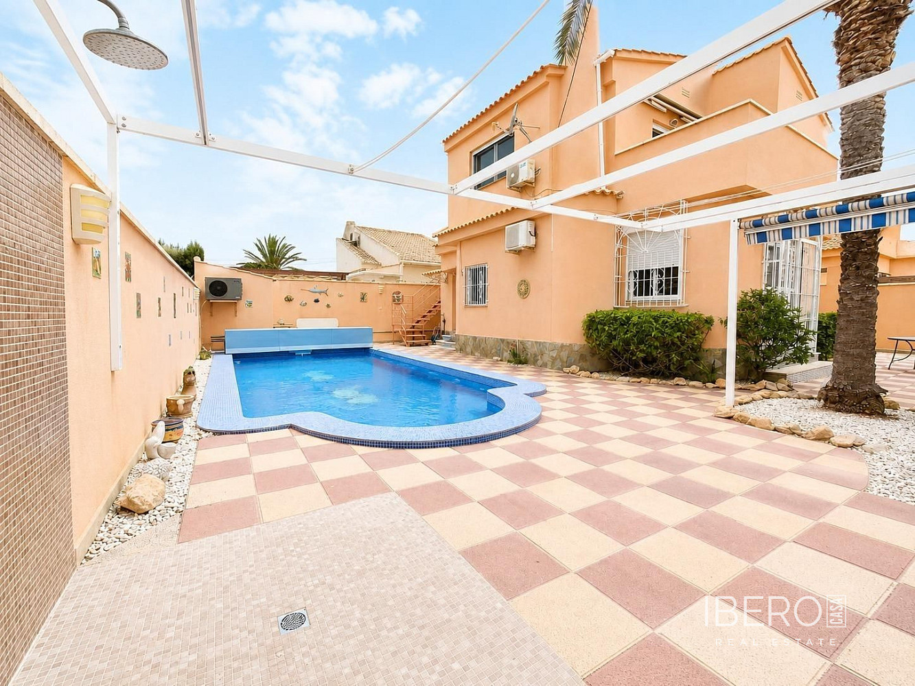 Prodej domu 142 m² s pozemkem 302 m²