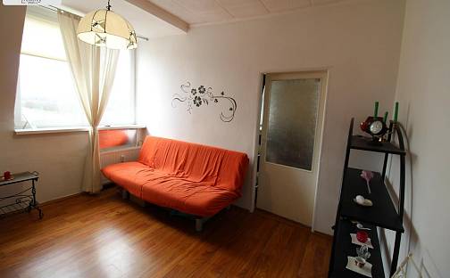 Prodej bytu 3+1 55 m², Dr. Engla, Karlovy Vary