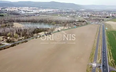 Prodej komerčního pozemku 74 902 m², Zadní Vinohrady, Chomutov