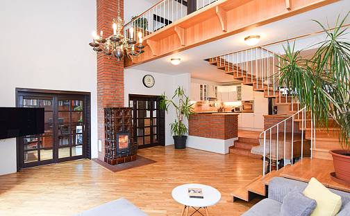 Prodej domu 246 m² s pozemkem 768 m², U Potoka, Jevany, okres Praha-východ