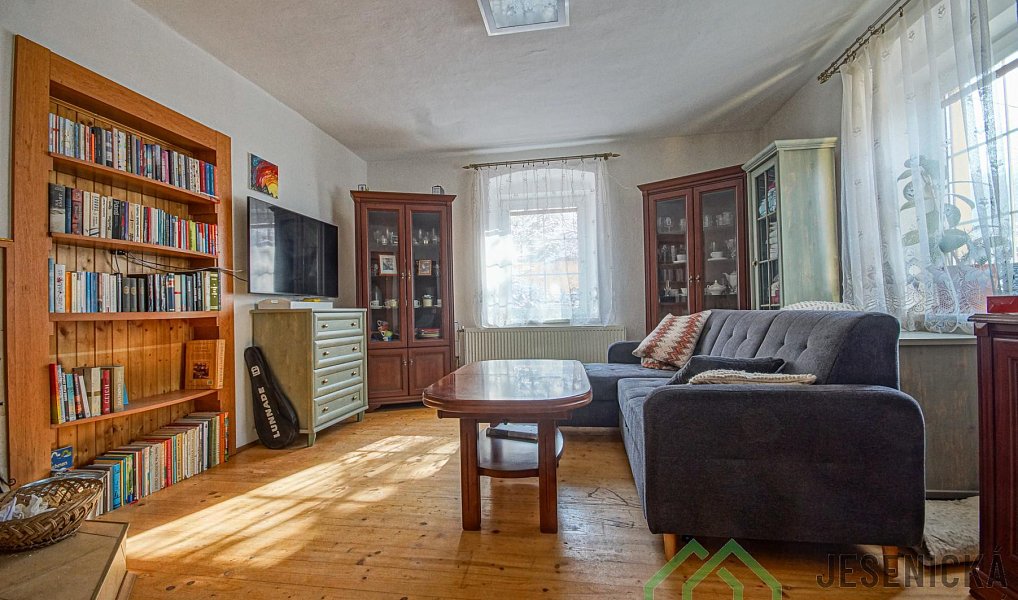 Prodej domu 336 m² s pozemkem 1 626 m², Bernartice – náhled fotky 11