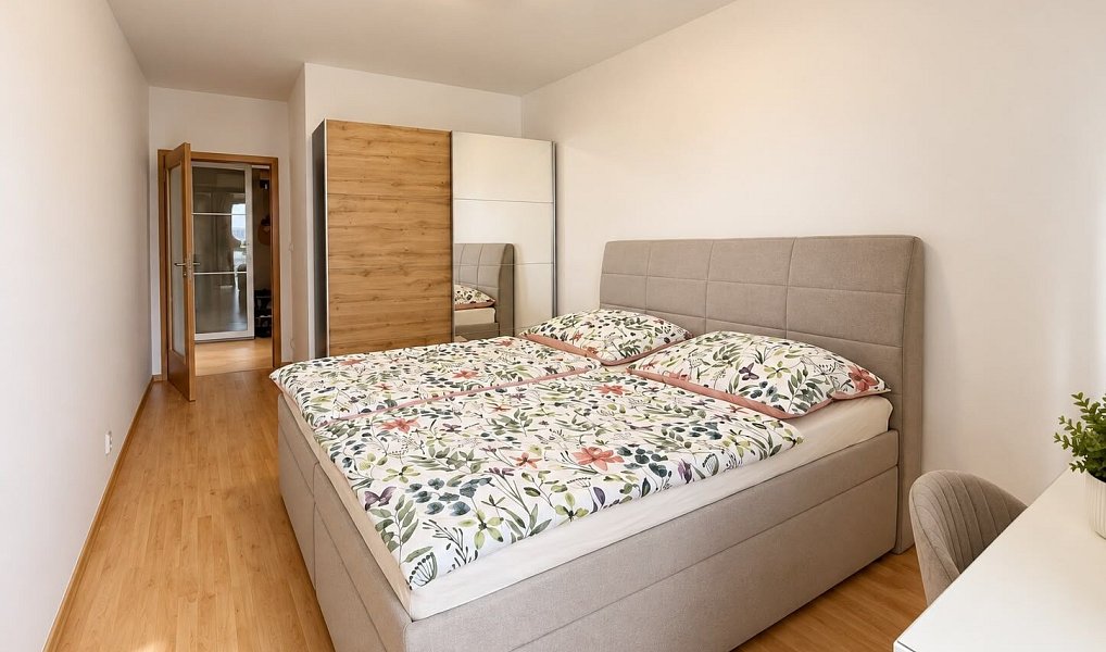Pronájem bytu 2+kk 63 m², Praha – náhled fotky 2