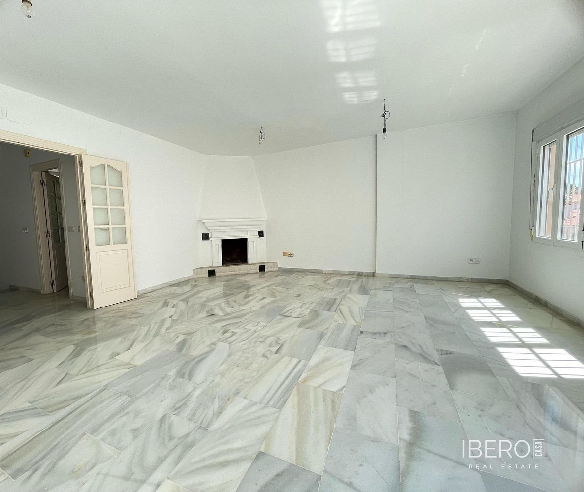 Prodej domu 213 m² s pozemkem 213 m² — photo 2