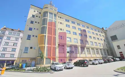 Pronájem kanceláře 612 m²