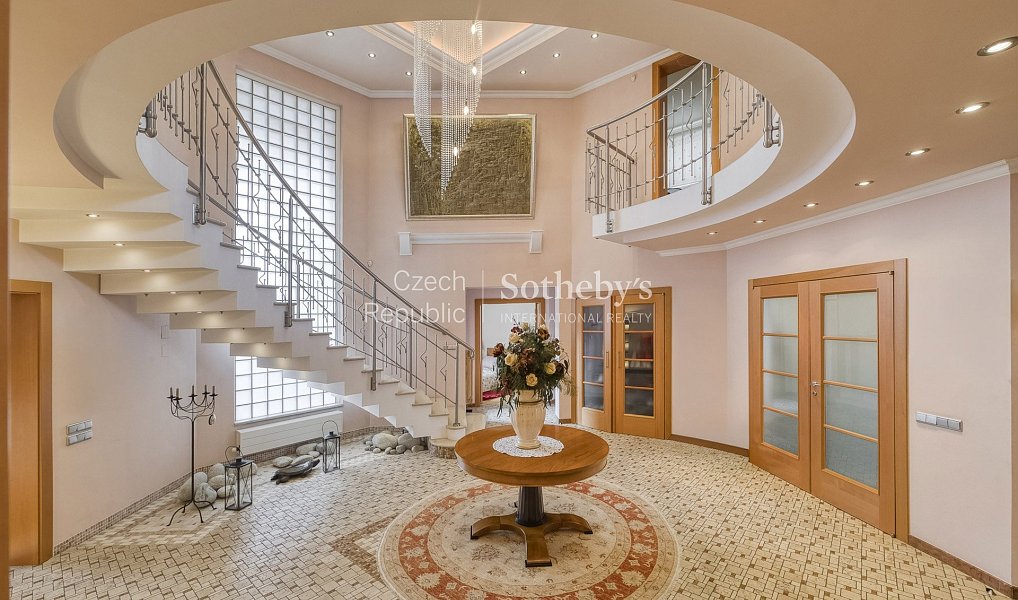 Prodej domu 645 m² s pozemkem 760 m², Průhonice – náhled fotky 2
