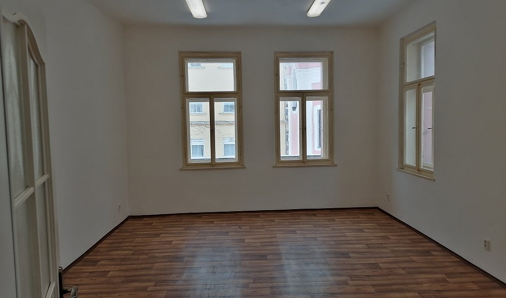 Pronájem kanceláře 41 m², Kladno – náhled fotky 2