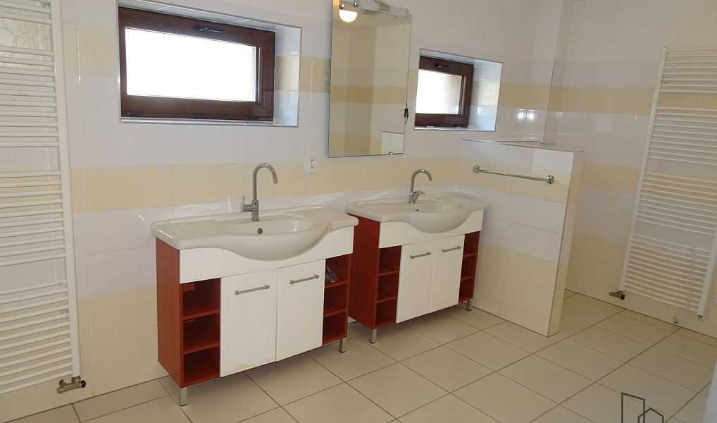 Prodej domu 250 m² s pozemkem 221 m², Pardubice – náhled fotky 8