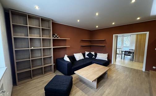 Pronájem bytu 2+1 60 m², třída Tomáše Bati, Zlín