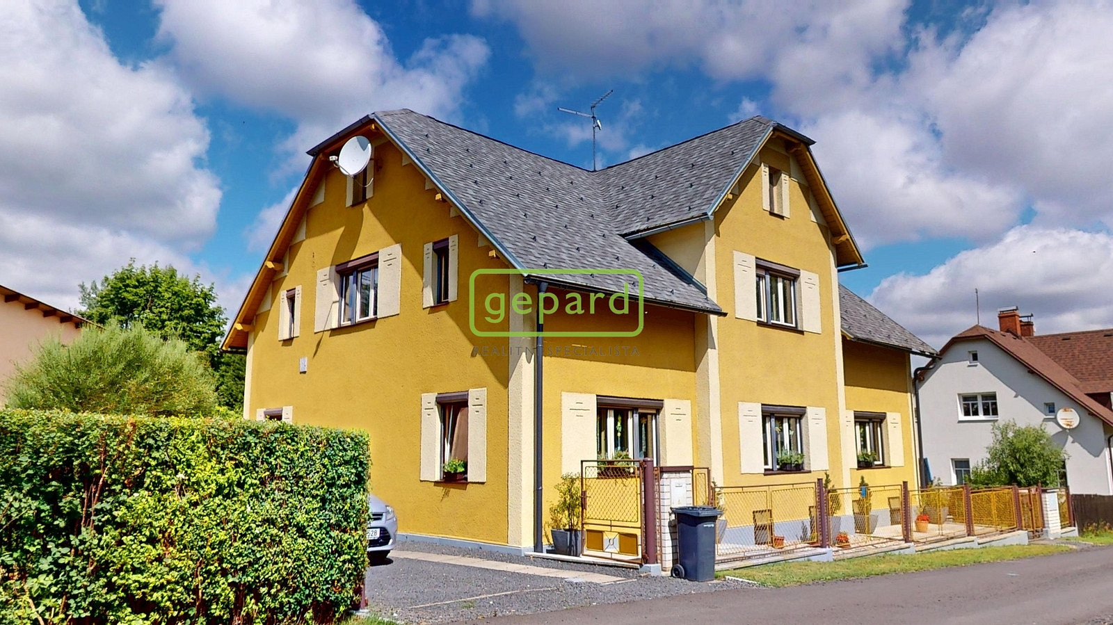 Prodej domu 350 m² s pozemkem 2 393 m²