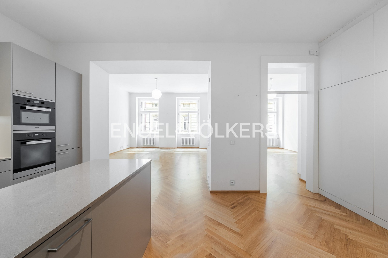 Pronájem bytu 2+kk 77 m² – fotografie 3