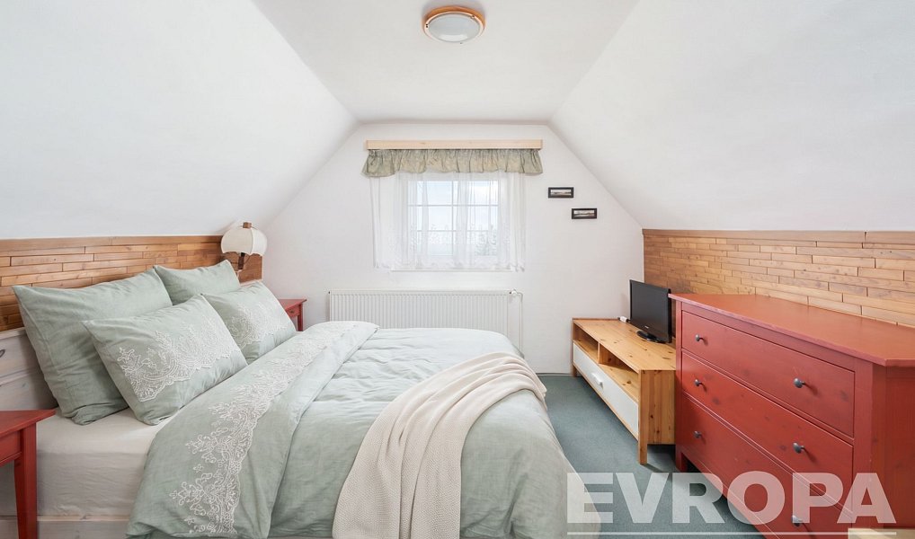 Prodej ubytovacího objektu 425 m², Benecko – náhled fotky 13