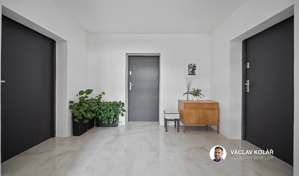 Prodej domu 338 m² s pozemkem 816 m², Horoušany – náhled fotky 36