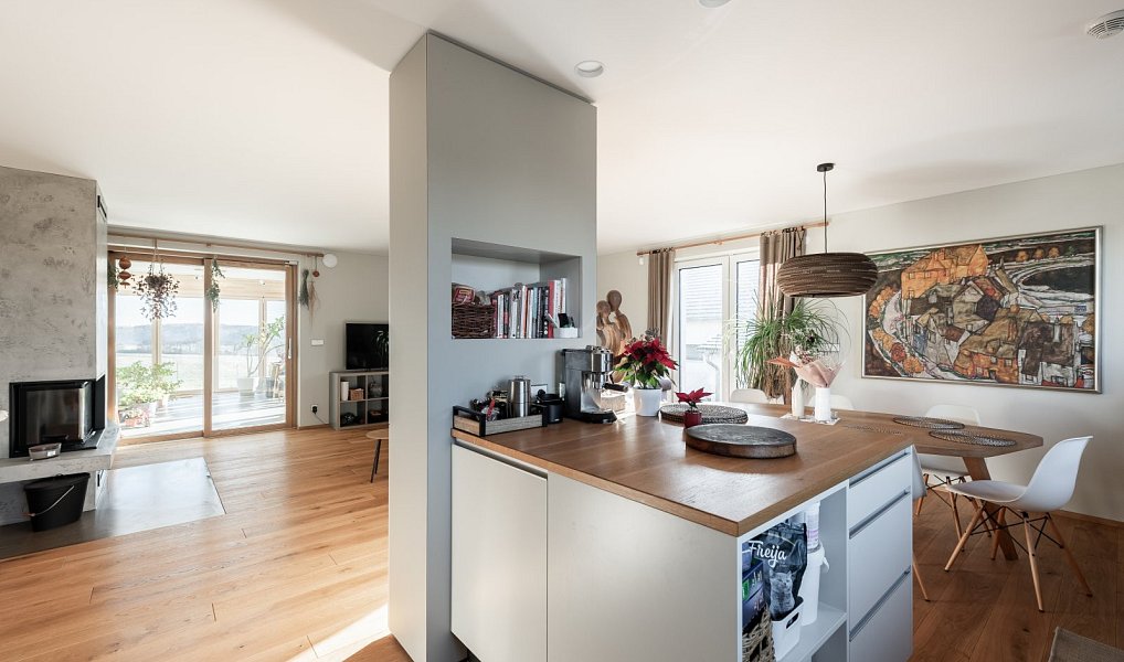 Prodej domu 336 m² s pozemkem 1 240 m², Líšnice – náhled fotky 8