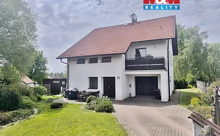 Pronájem domu 235 m² s pozemkem 618 m², Pelhřimov - Skrýšov