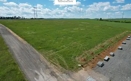 Prodej komerčního pozemku 9 891 m², Bavoryně - Na Lhotkách, okres Beroun