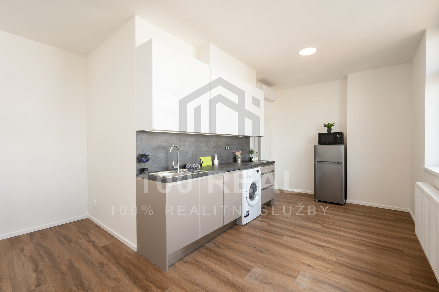 Pronájem bytu 1+kk 27 m² – pohled 2