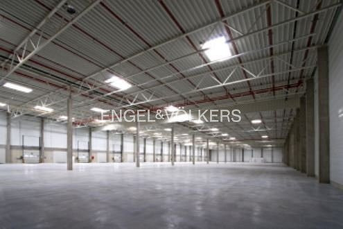 Pronájem skladovacích prostor 461 m²
