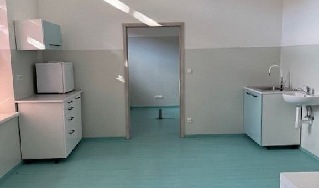 Pronájem obchodních prostor 200 m², Vsetín – náhled fotky 13