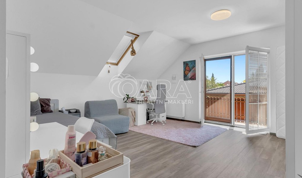 Prodej domu 255 m² s pozemkem 775 m², Šestajovice – náhled fotky 15