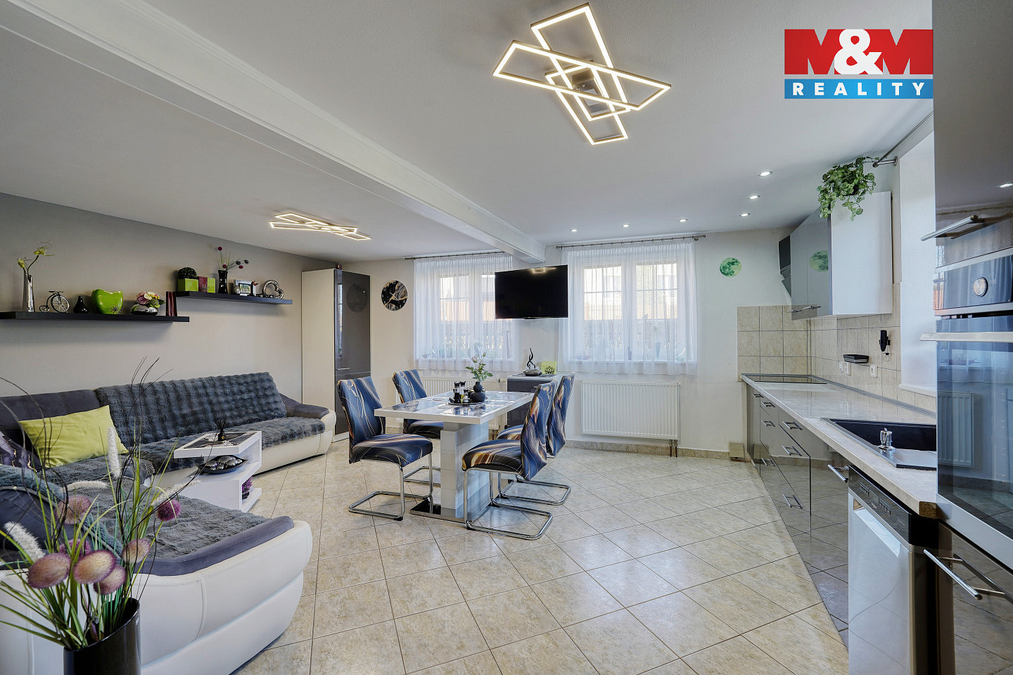Prodej domu 225 m² s pozemkem 570 m² – fotografie 2