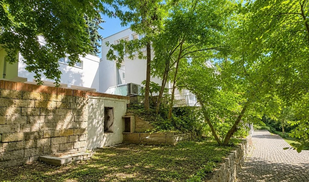 Pronájem domu 1 200 m² s pozemkem 3 532 m², Praha – náhled fotky 60