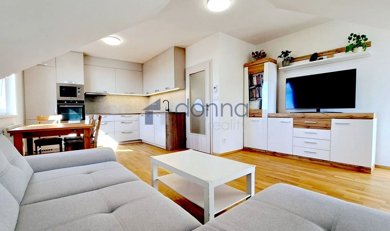 2-кімнатна квартира, 76 m²