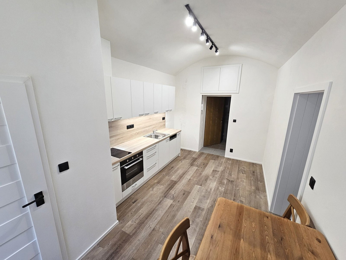 Pronájem bytu 1+1 35 m² – fotografie 2