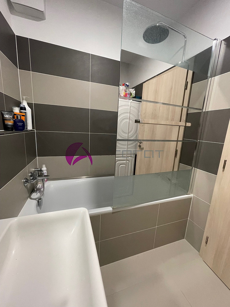 Pronájem bytu 2+kk 62 m² – fotografie 2