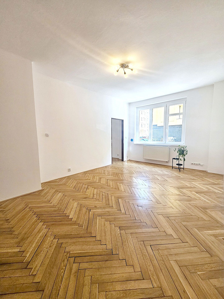 Pronájem kanceláře 70 m² — photo 2