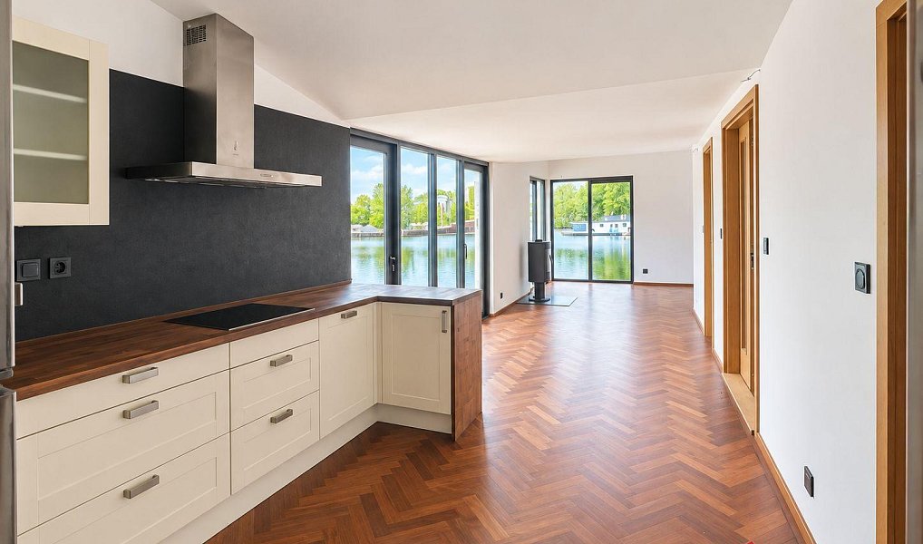Hausbót 4kk - 96m2 s terasou 30m2 a kotevním místem Praha, Praha – náhled fotky 9