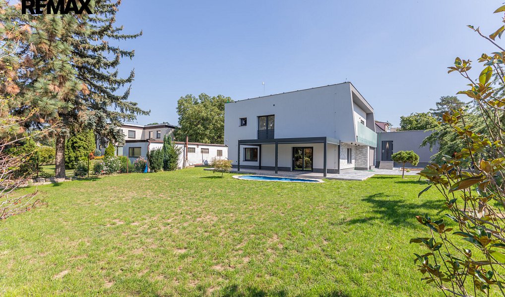 Prodej domu 244 m² s pozemkem 810 m², Praha – náhled fotky 3