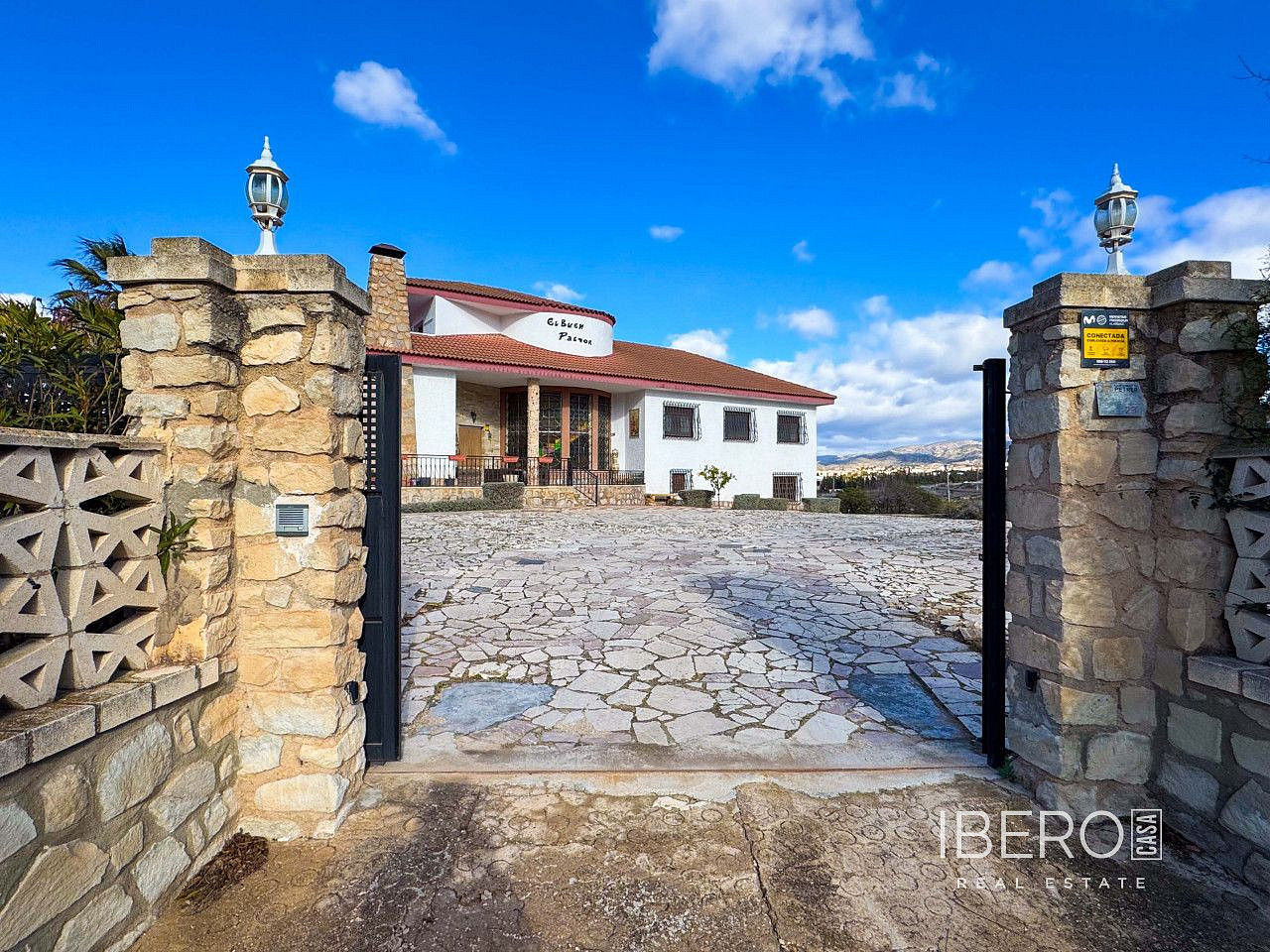 Prodej domu 350 m² s pozemkem 5 200 m²