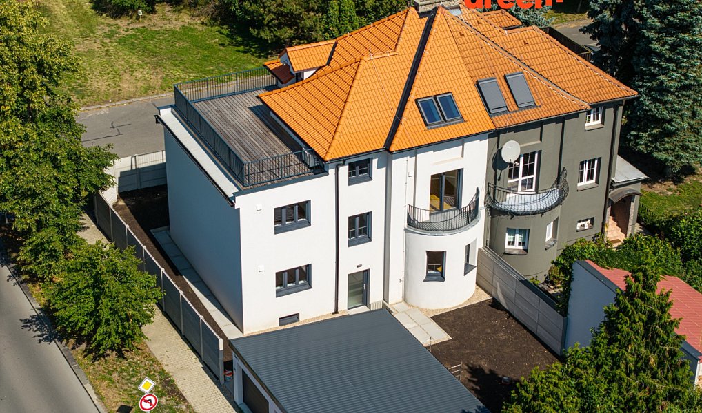 Prodej domu 200 m² s pozemkem 380 m², Praha – náhled fotky 2