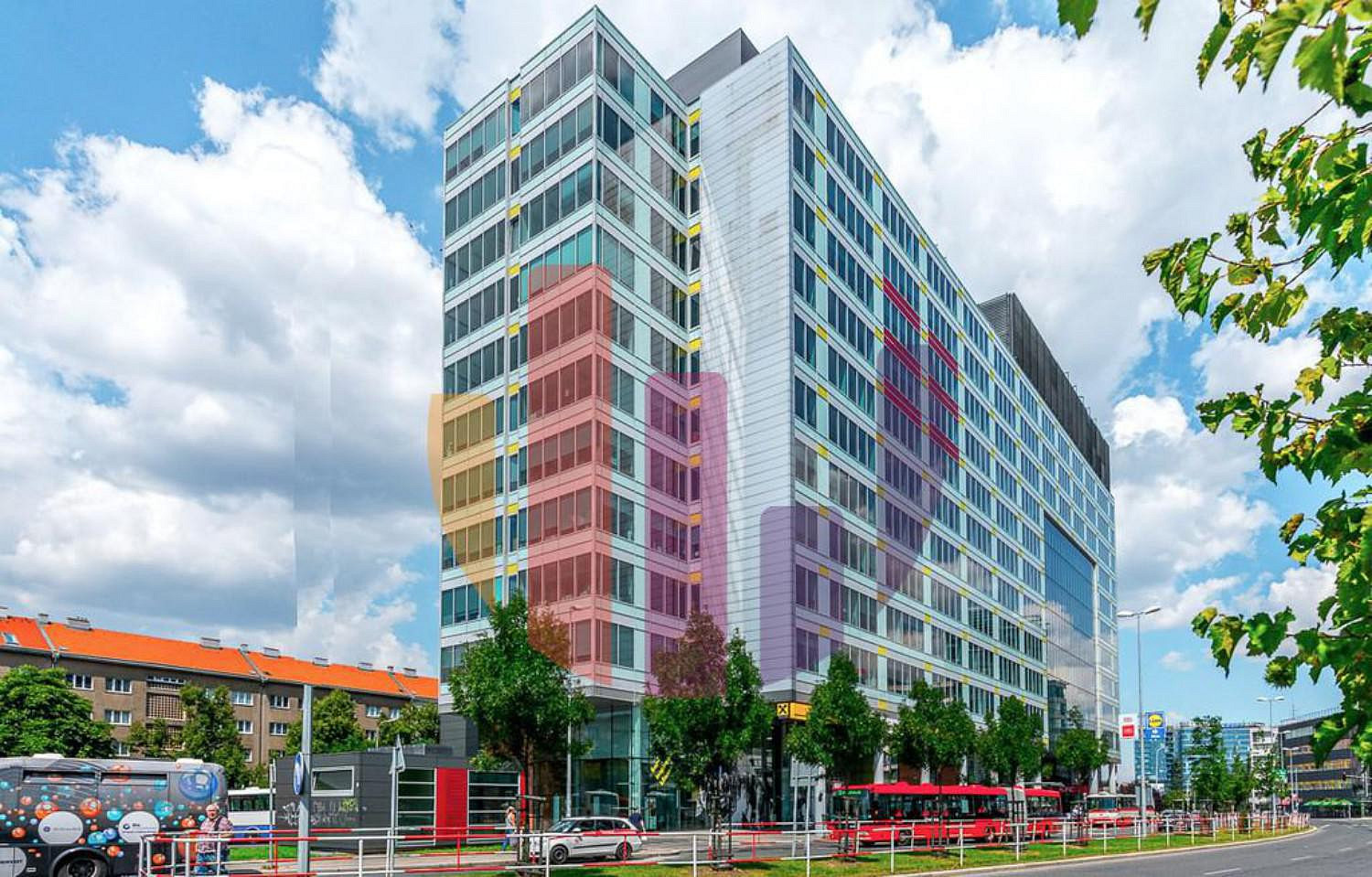 Pronájem kanceláře 463 m²