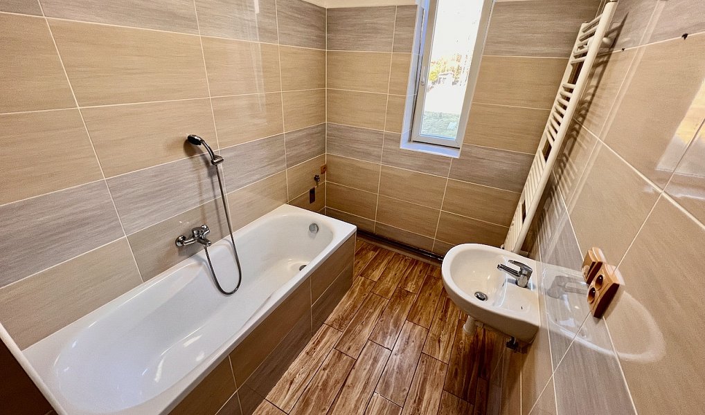 Pronájem bytu 3+1 72 m², Mikulášovice – náhled fotky 2