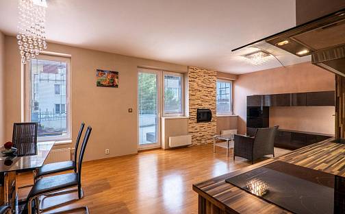 Prodej bytu 1+kk 42 m², Pelušková, Praha 9 - Kyje