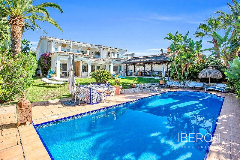 Prodej domu 485 m² s pozemkem 890 m²