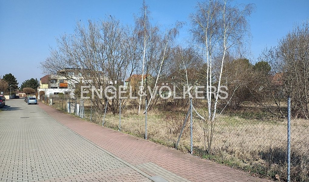 Prodej stavebního pozemku 727 m², Praha – náhled fotky 3