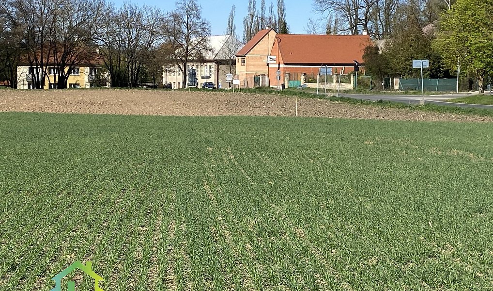Prodej stavebního pozemku 1 000 m², Mořina – fotka 1 z 9