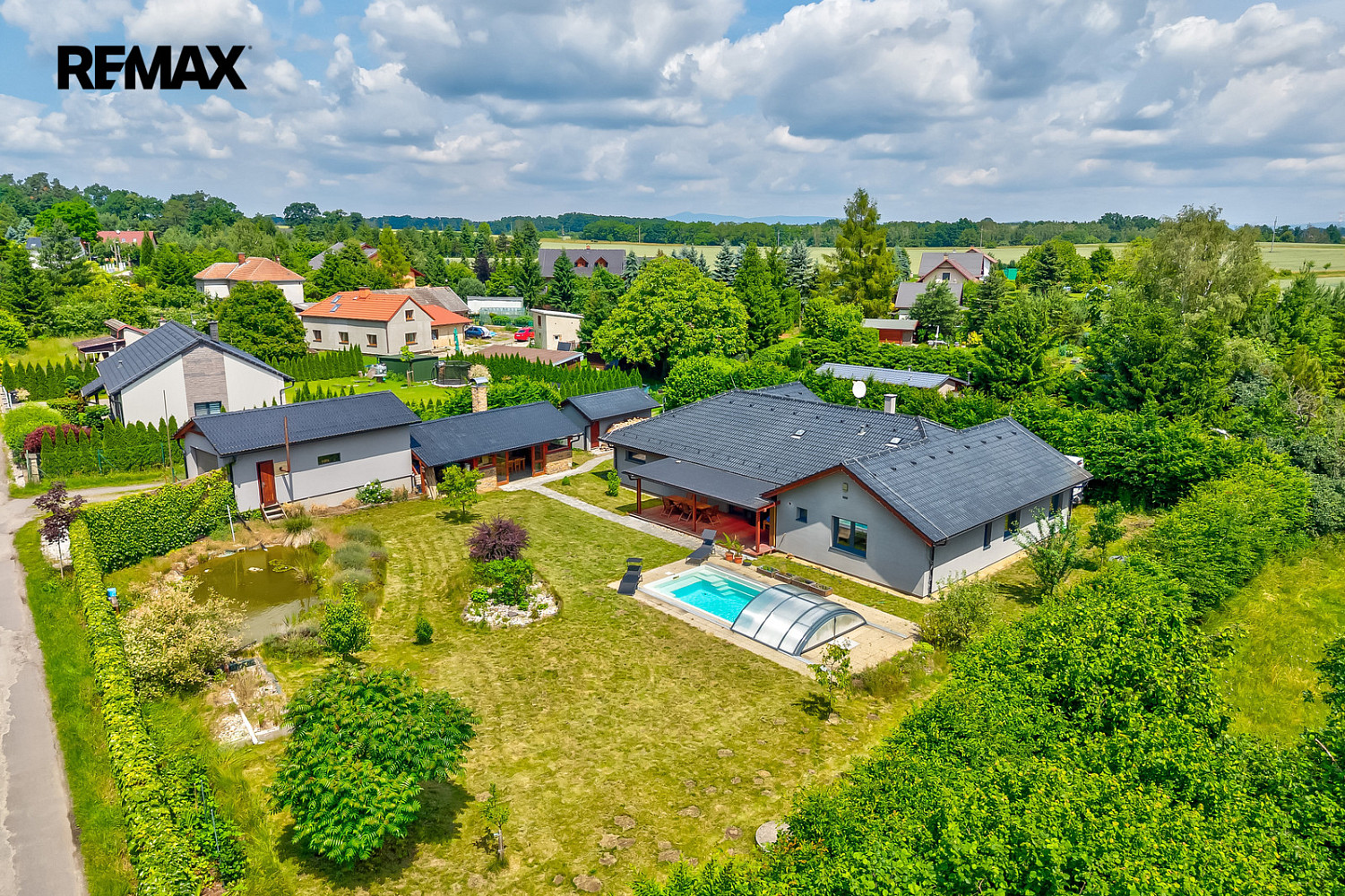 Prodej domu 204 m² s pozemkem 1 827 m²