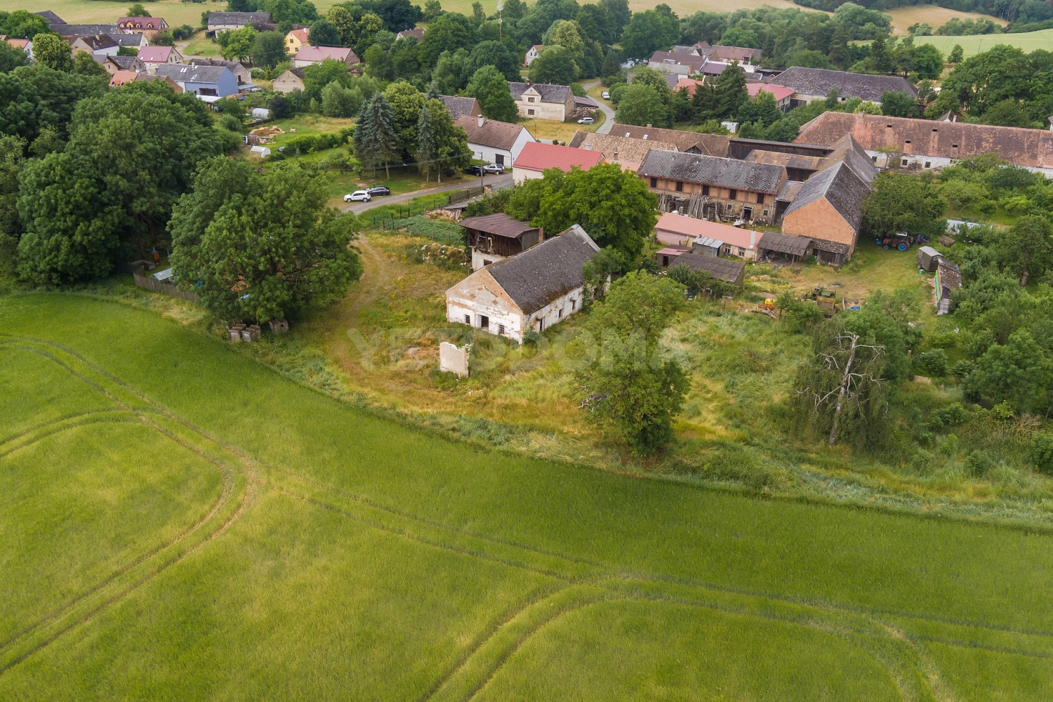 Prodej stavebního pozemku 2 128 m² – fotografie 2