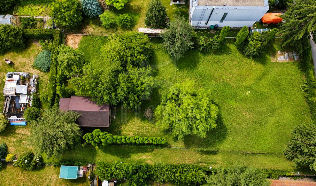 Prodej stavebního pozemku 990 m², Praha – náhled fotky 2