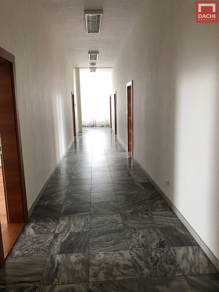 Pronájem kanceláře 200 m² – fotografie 5