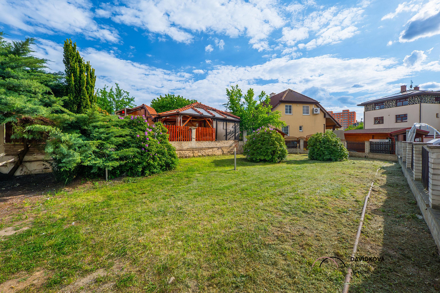 Prodej domu 340 m² s pozemkem 422 m² – fotografie 2