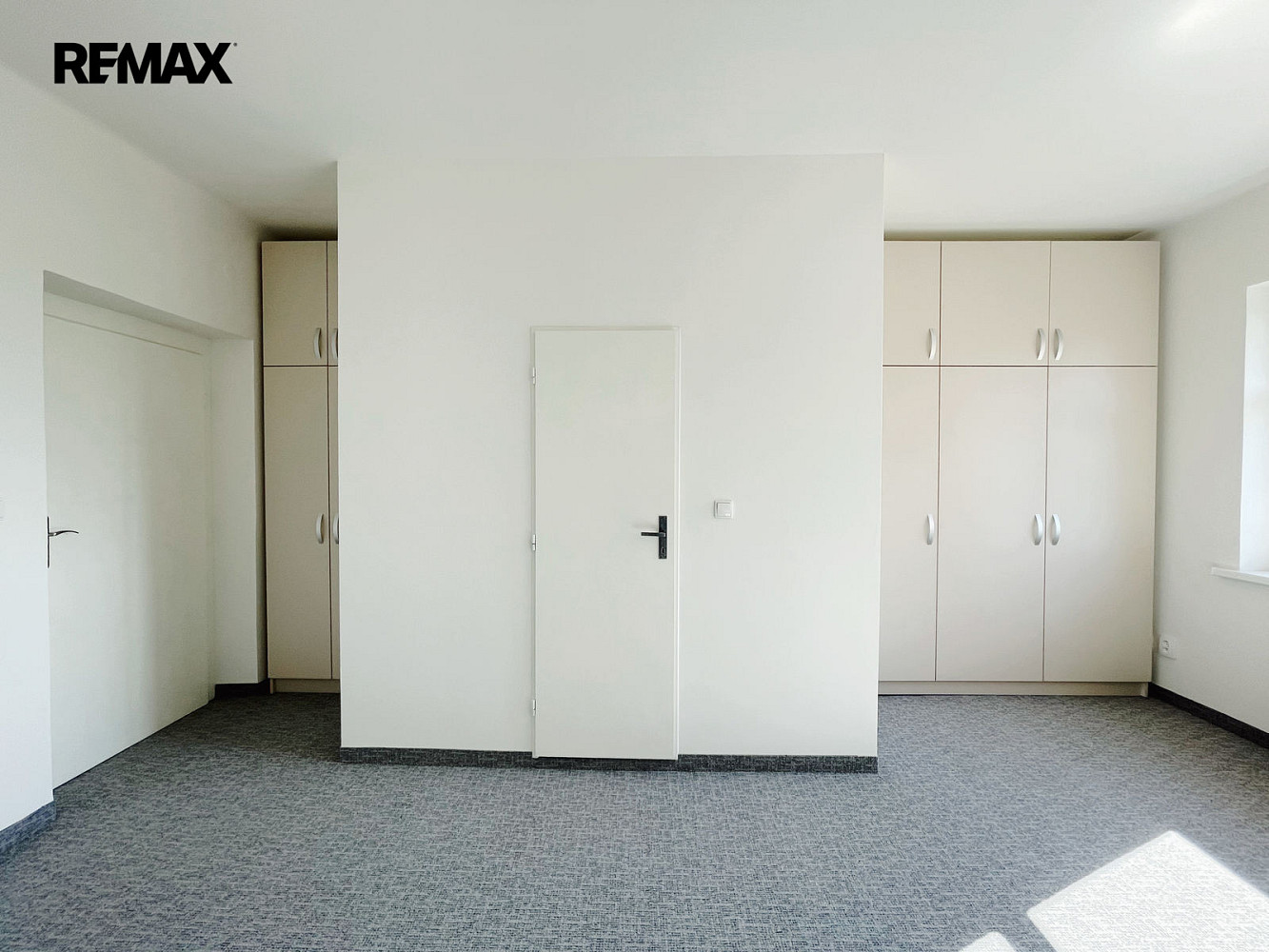 Pronájem kanceláře 100 m² – fotografie 4