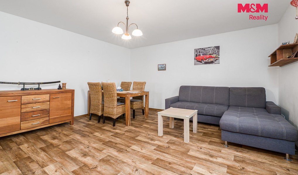 Prodej domu 149 m² s pozemkem 877 m², Hrob – náhled fotky 4