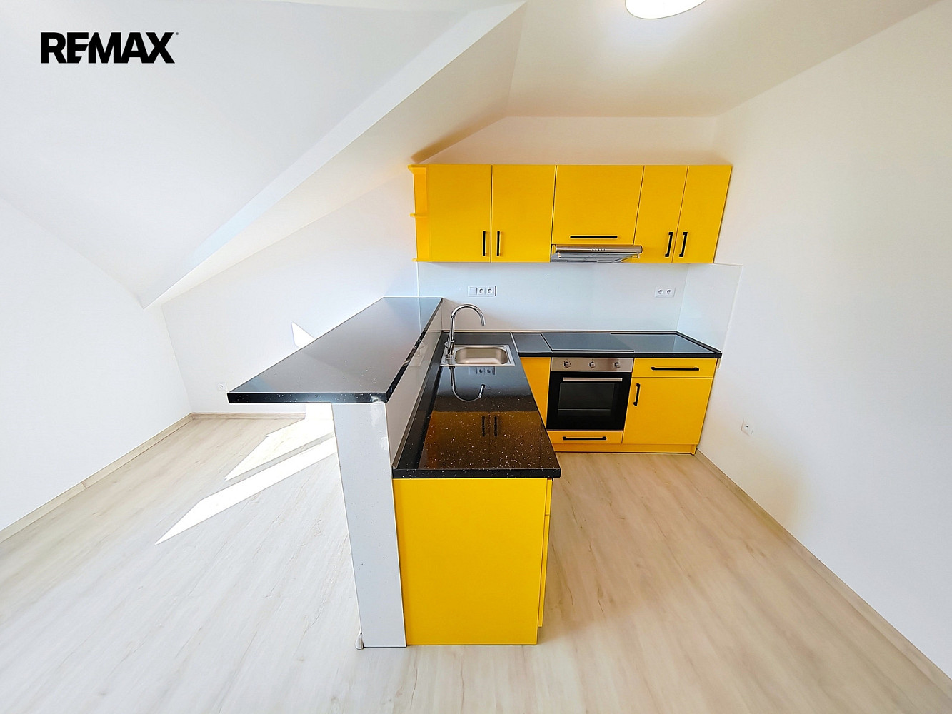 Pronájem bytu 1+1 56 m² — photo 3