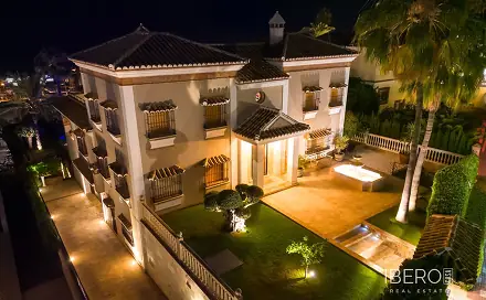 Prodej domu 910 m² s pozemkem 1 250 m², La Cala de Mijas, Španělsko