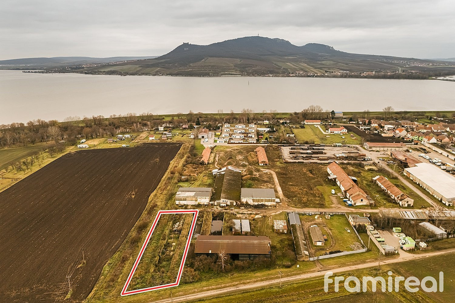 Prodej komerčního pozemku 2 465 m² — photo 2
