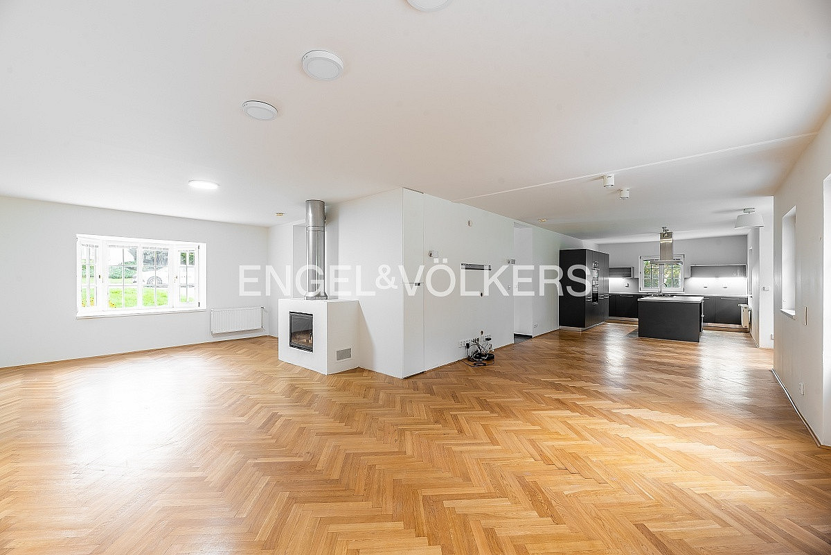 Pronájem domu 302 m² s pozemkem 737 m² — photo 3